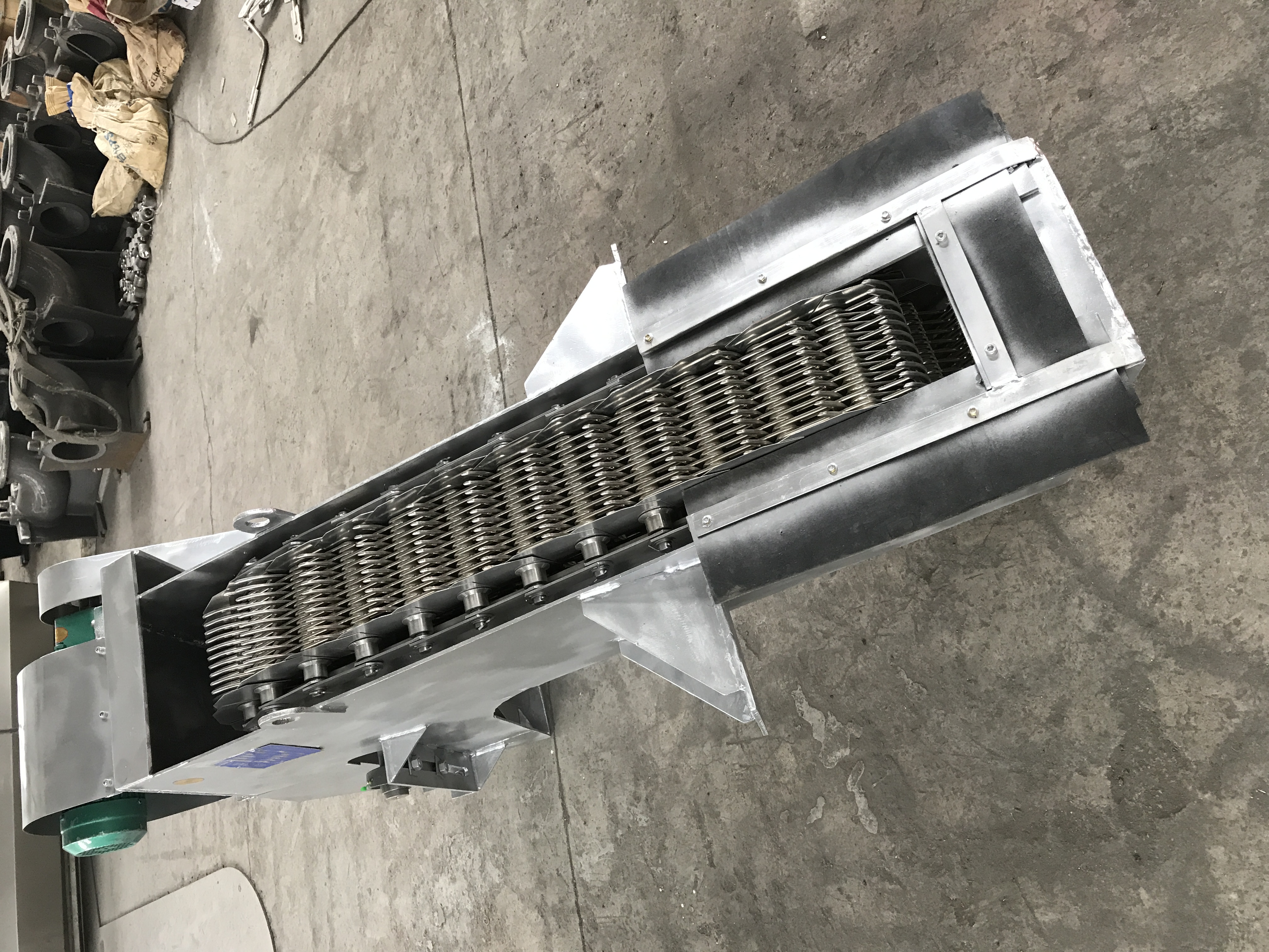 選購回轉(zhuǎn)式格柵除污機(jī)需要了解的常識