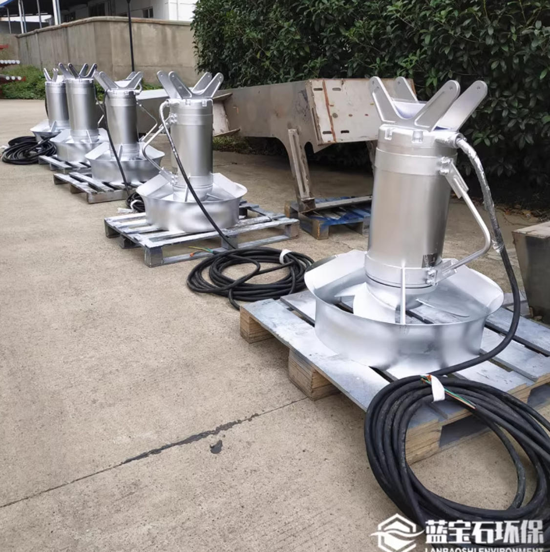 南京藍(lán)寶石環(huán)保有限公司與上海某某水處理技術(shù)有限公司達(dá)成合作——QJB5.5kw沖壓式潛水?dāng)嚢铏C(jī)助力高效污水處理